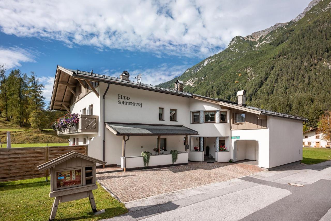 ロイタシュHaus Sonnenwegアパートメント エクステリア 写真