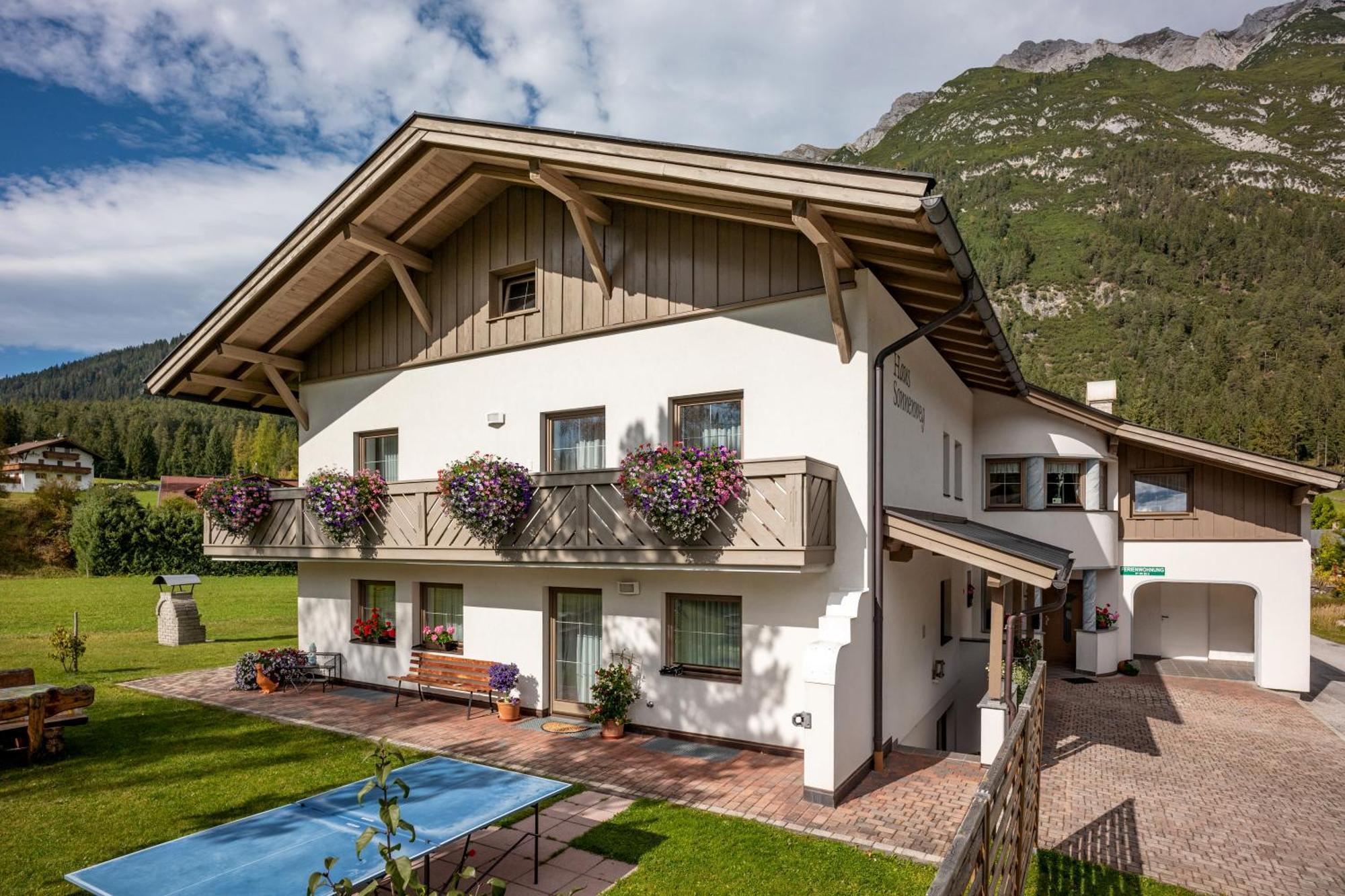 ロイタシュHaus Sonnenwegアパートメント エクステリア 写真