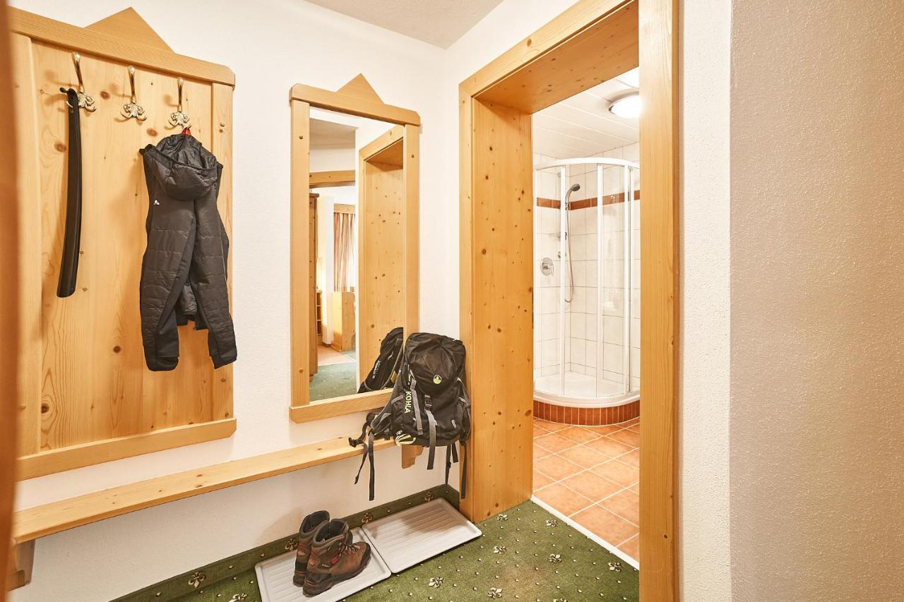 ロイタシュHaus Sonnenwegアパートメント エクステリア 写真