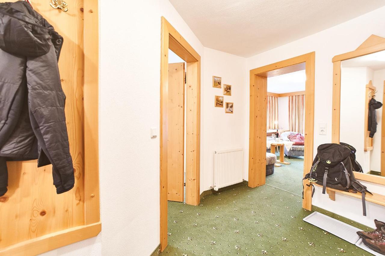 ロイタシュHaus Sonnenwegアパートメント エクステリア 写真