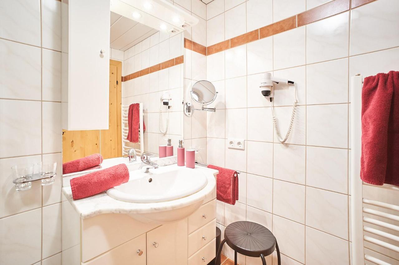 ロイタシュHaus Sonnenwegアパートメント エクステリア 写真