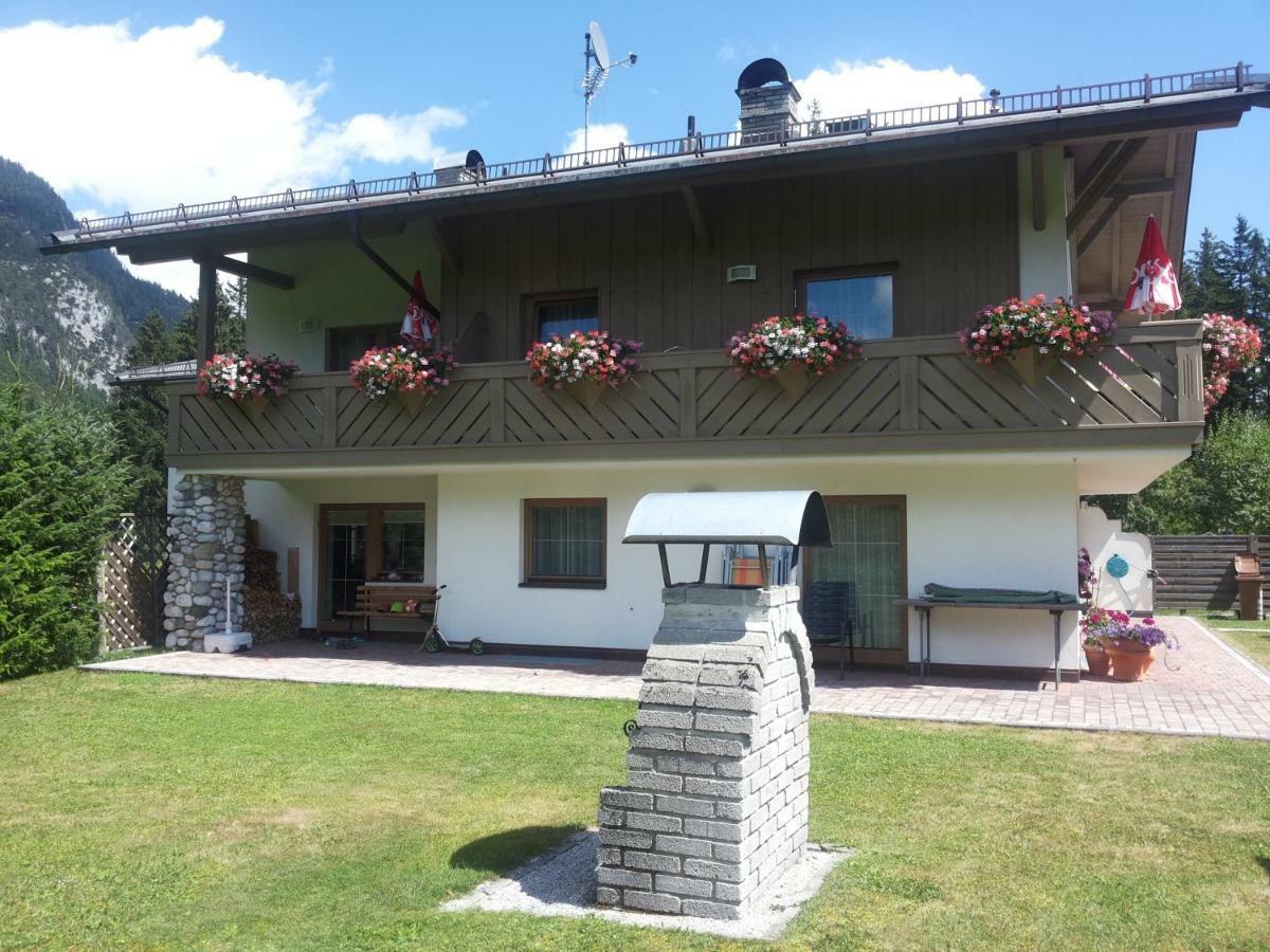 ロイタシュHaus Sonnenwegアパートメント エクステリア 写真