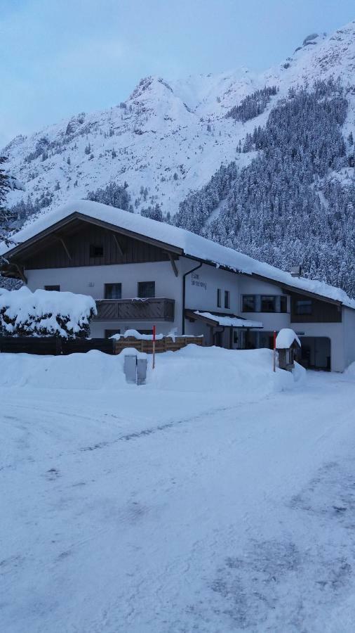 ロイタシュHaus Sonnenwegアパートメント エクステリア 写真